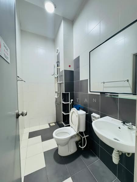 Rumah Teres 2 Tingkat untuk Dijual di Taman Setia Indah (Tebrau) - ALEX TAN - Bathroom - PropertyGuru.com.my