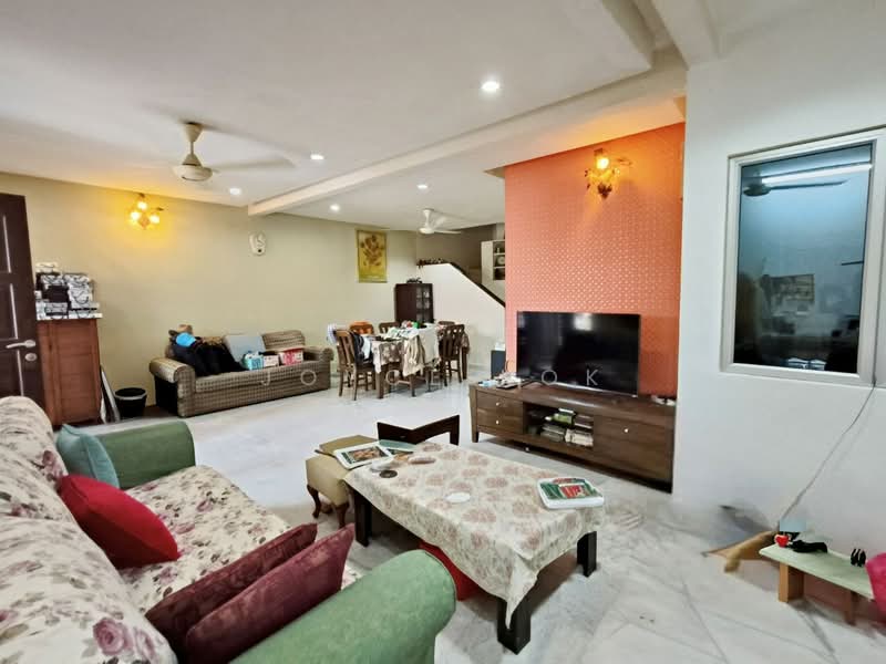 1.5-storey Terraced House for Sale in Usj 3 (Subang Jaya) - Joyce Kok - Living Room - PropertyGuru.com.my