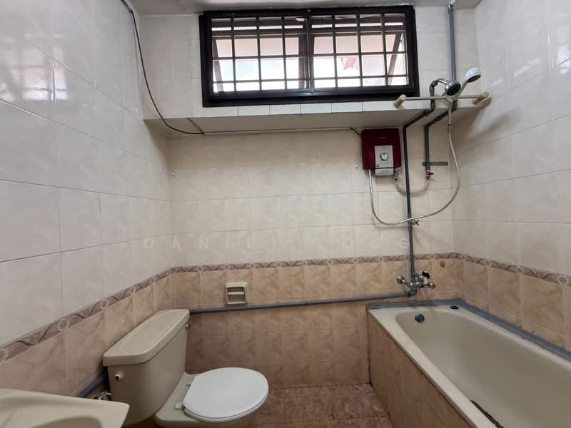 Semi-Detached House for Sale in Taman Perling (Perling) - Daniel Yong - Bathroom - PropertyGuru.com.my