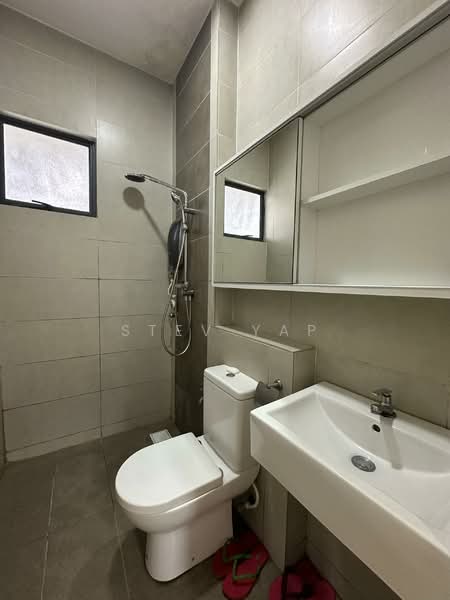 Kondominium untuk Dijual di Lido Four Seasons Residence - Stev Yap - Bathroom - PropertyGuru.com.my