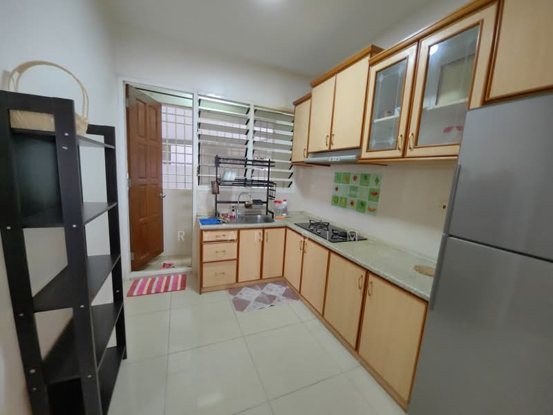 Condominium for Rent at Gurney Park Condominium - Ryan Sim - Kitchen - PropertyGuru.com.my