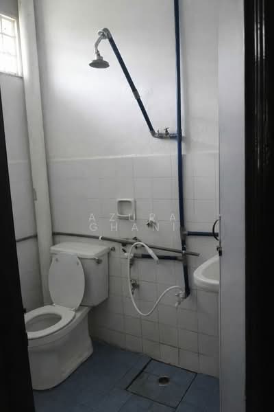 Rumah Berkembar untuk Dijual di Bukit Mertajam (Penang) - Azura Ghani - Bathroom - PropertyGuru.com.my