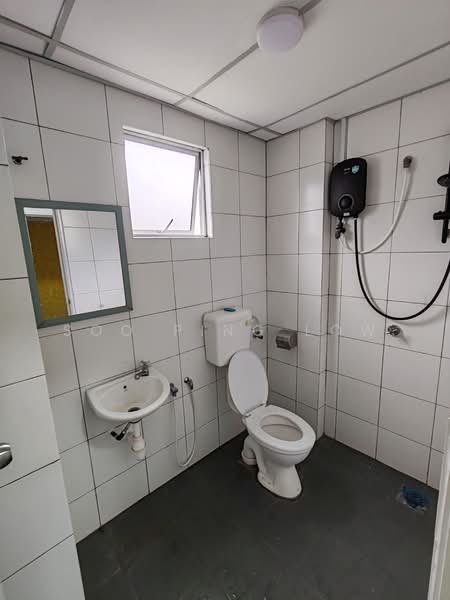 Kilang untuk Dijual di Balakong (Selangor) - Soo Ping Low - Bathroom - PropertyGuru.com.my