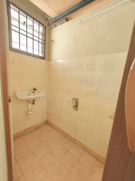 Flat for Sale at Taman Bukit Angsana - Charmaine Tan - Bathroom - PropertyGuru.com.my
