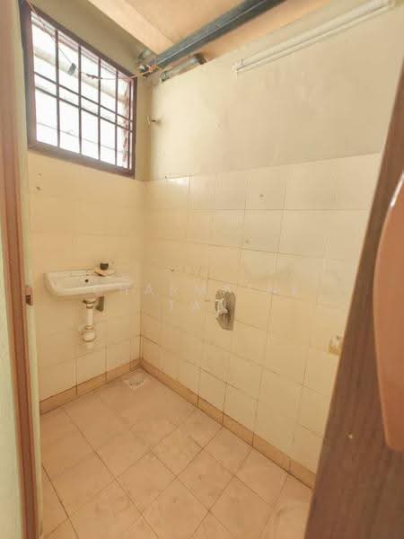 Flat for Sale at Taman Bukit Angsana - Charmaine Tan - Bathroom - PropertyGuru.com.my