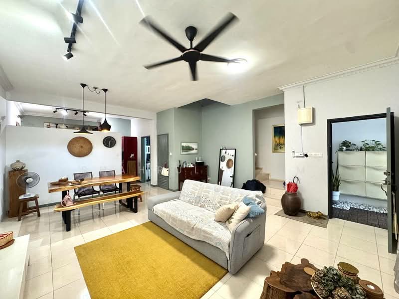 2-storey Terraced House for Sale in Seksyen U10 (Shah Alam) - Shahrul Nizam - Living Room - PropertyGuru.com.my
