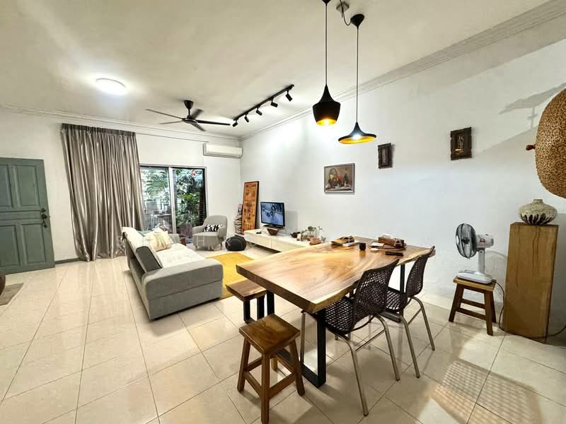 2-storey Terraced House for Sale in Seksyen U10 (Shah Alam) - Shahrul Nizam - Living Room - PropertyGuru.com.my