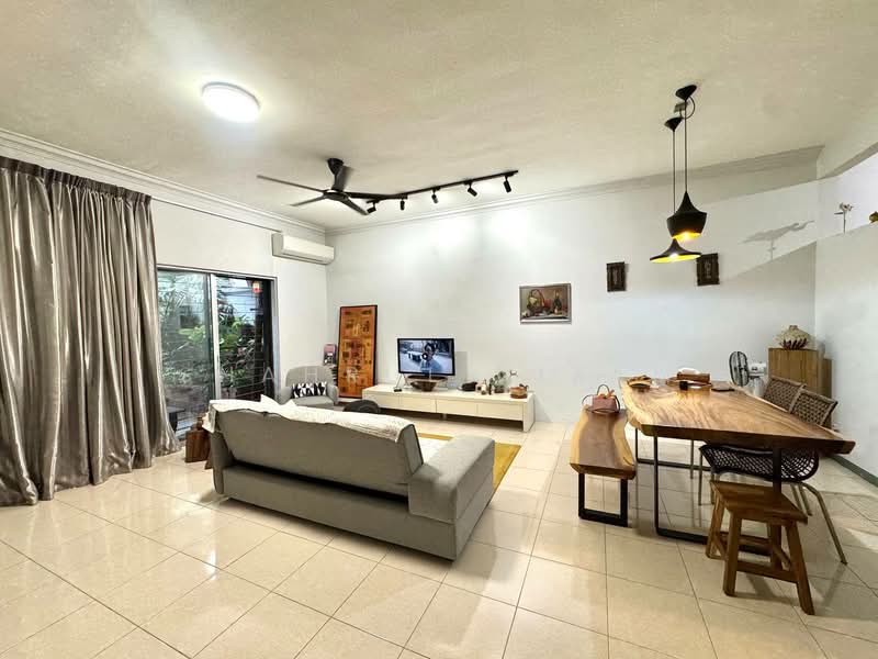 2-storey Terraced House for Sale in Seksyen U10 (Shah Alam) - Shahrul Nizam - Living Room - PropertyGuru.com.my