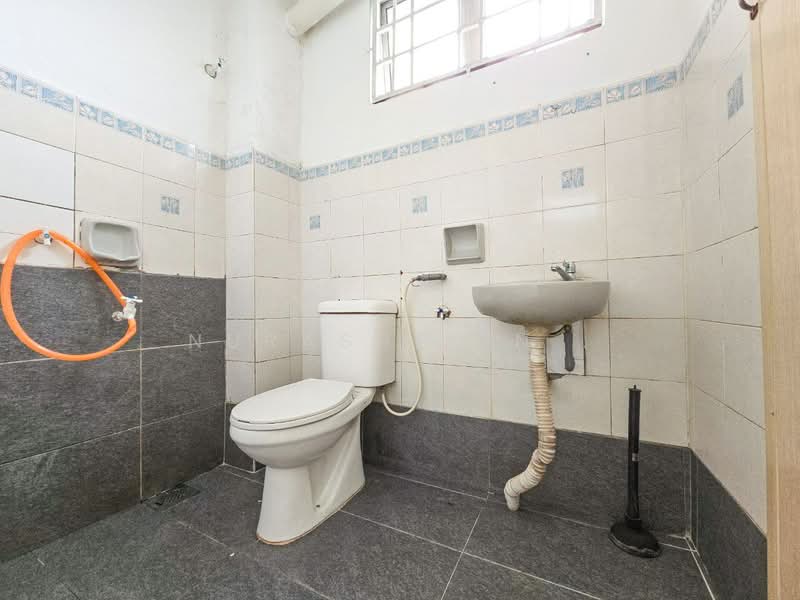 Townhouse for Sale in Kajang Perdana (Kajang) - Nurashekin . - Bathroom - PropertyGuru.com.my