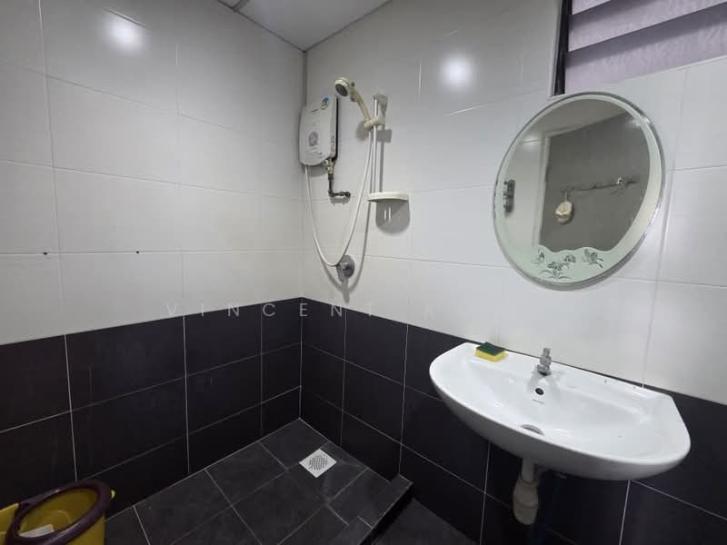 Pangsapuri untuk Dijual di Parkview Towers - Vincent Koay - Bathroom - PropertyGuru.com.my