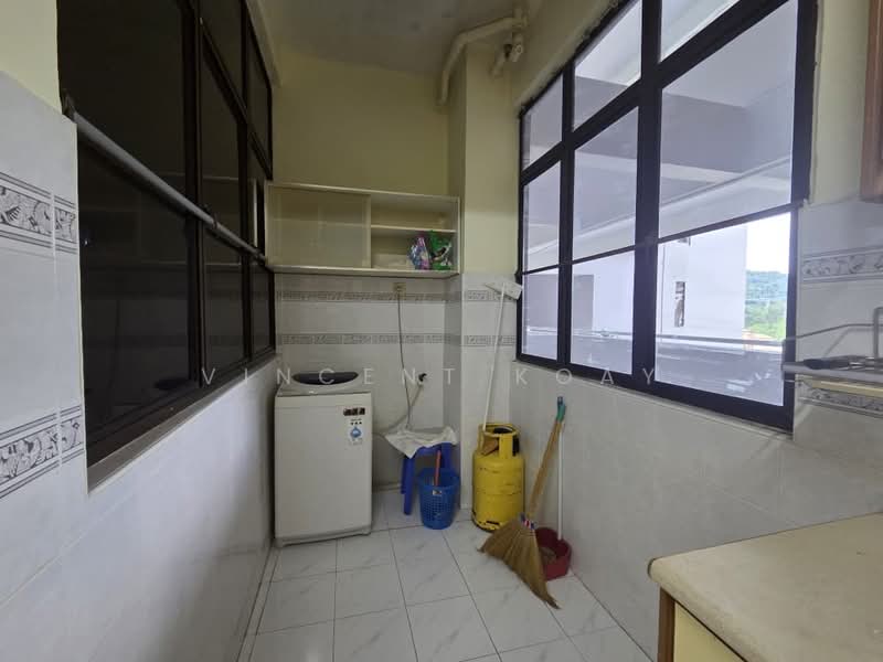 Pangsapuri untuk Dijual di Parkview Towers - Vincent Koay - Balcony - PropertyGuru.com.my