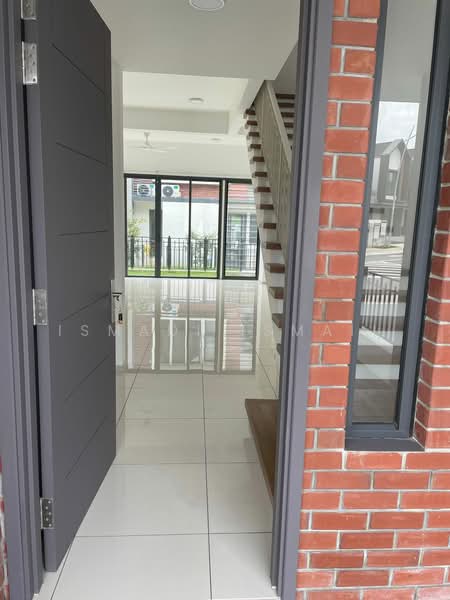 Rumah Teres untuk Disewa di Shah Alam (Selangor) - Ismadi Ismail - Entrance - PropertyGuru.com.my
