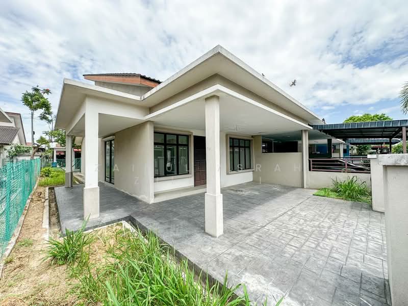 1-storey Terraced House for Sale in Banting (Selangor) - Zairul Asrah Zulkefli - Exterior - PropertyGuru.com.my