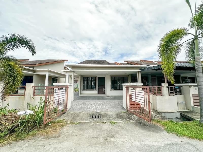 1-storey Terraced House for Sale in Banting (Selangor) - Zairul Asrah Zulkefli - Exterior - PropertyGuru.com.my