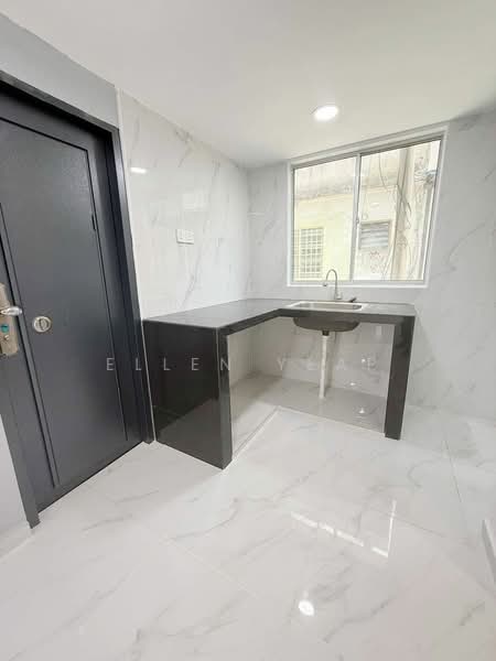 Rumah Teres 2 Tingkat untuk Dijual di Johor Bahru (Johor) - Ellen Yeap - Kitchen - PropertyGuru.com.my