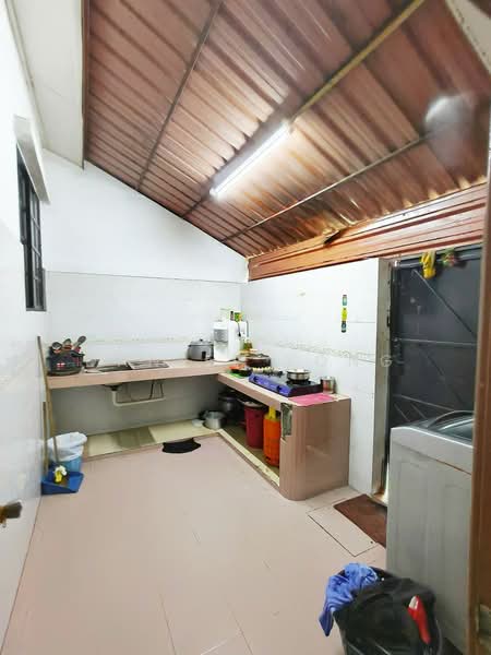 Rumah Teres 1 Tingkat untuk Dijual di Bandar Putra (Kulai) - Daniel Yong - Kitchen - PropertyGuru.com.my