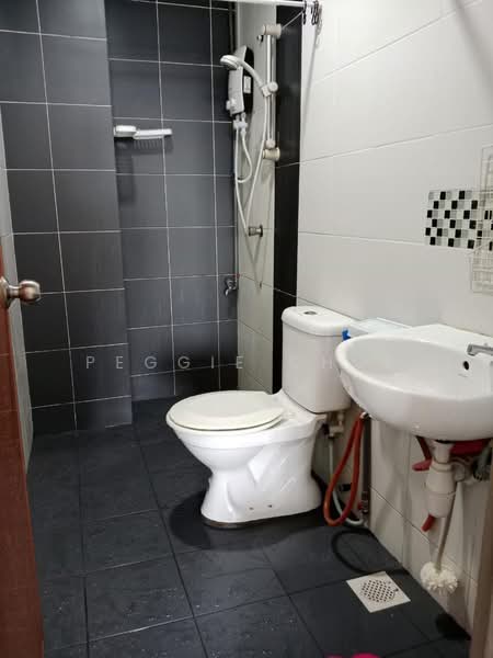 Pangsapuri untuk Dijual di Zennith Suites (Pangsapuri Kebun Teh) - Peggie Chua - Bathroom - PropertyGuru.com.my