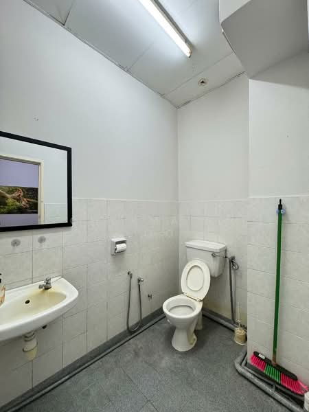 Kedai / Pejabat untuk Disewa di Cheras Business Centre (Kuala Lumpur) - Charmaine Loo - Bathroom - PropertyGuru.com.my
