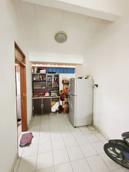 Rumah Teres 1 Tingkat untuk Dijual di Bandar Putra (Kulai) - Michelle He - Kitchen - PropertyGuru.com.my
