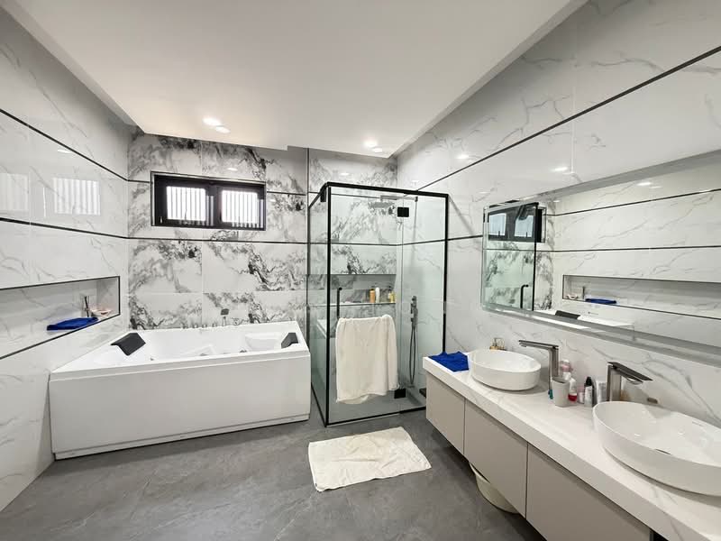 Bungalow for Sale in Kapar (Selangor) - Tris Jong - Bathroom - PropertyGuru.com.my