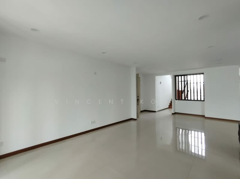 Kondominium untuk Dijual di Tanjung Beach Condominium - Vincent Koay - Living Room - PropertyGuru.com.my