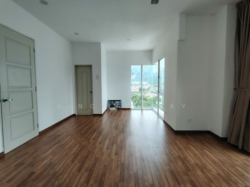 Kondominium untuk Dijual di Tanjung Beach Condominium - Vincent Koay - Living Room - PropertyGuru.com.my