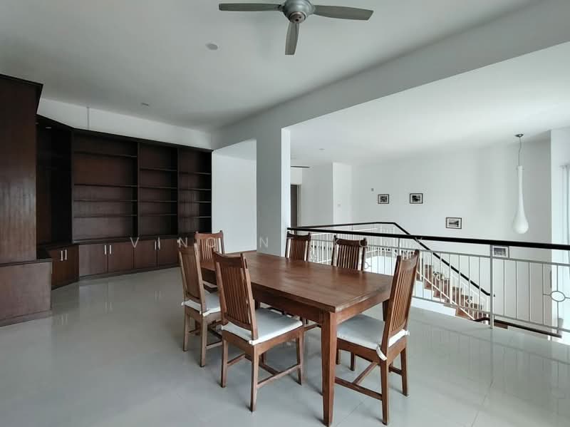 Kondominium untuk Dijual di Tanjung Beach Condominium - Vincent Koay - Dining Room - PropertyGuru.com.my