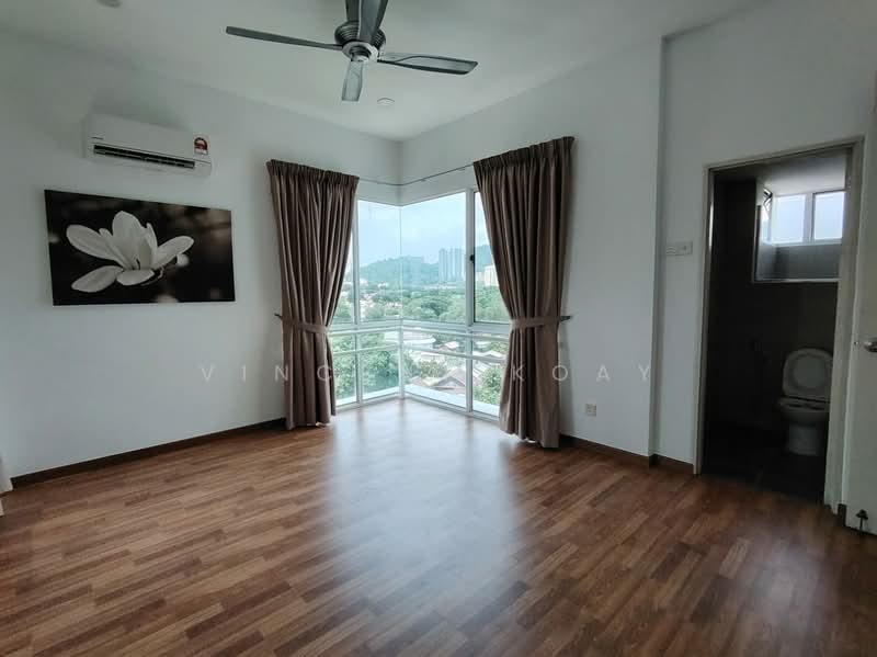 Kondominium untuk Dijual di Tanjung Beach Condominium - Vincent Koay - Bedroom - PropertyGuru.com.my