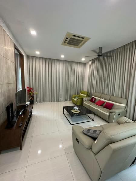 Bungalow for Rent in Senibong (Permas Jaya) - Kelly Chen - Living Room - PropertyGuru.com.my