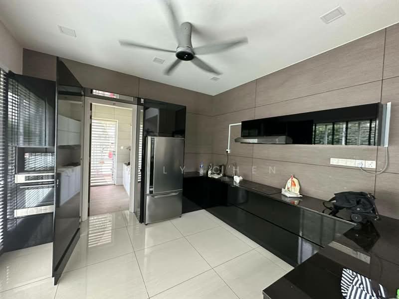 Bungalow for Rent in Senibong (Permas Jaya) - Kelly Chen - Kitchen - PropertyGuru.com.my