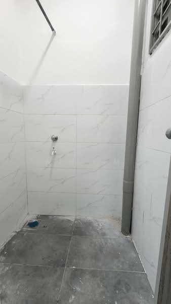 Rumah Teres 2 Tingkat untuk Dijual di Taman Titiwangsa (Kluang) - Win Lim - Bathroom - PropertyGuru.com.my