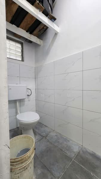 Rumah Teres 2 Tingkat untuk Dijual di Taman Titiwangsa (Kluang) - Win Lim - Bathroom - PropertyGuru.com.my