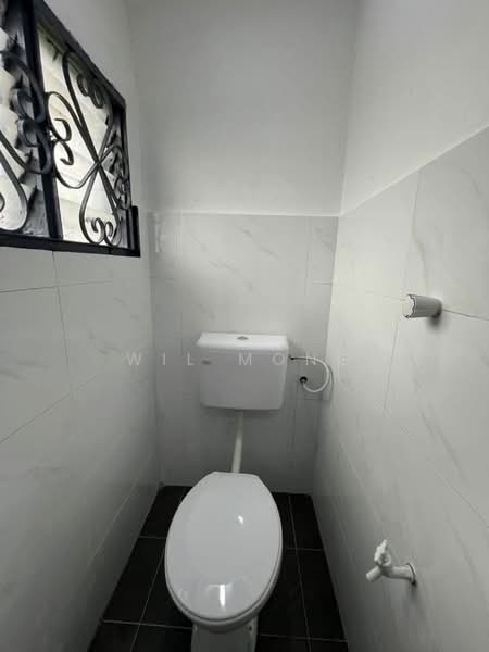 Rumah Teres 1 Tingkat untuk Dijual di Taman Saleng Jaya (Kulai) - Wil Mong - Bathroom - PropertyGuru.com.my