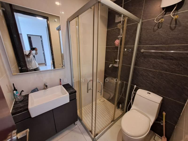 Kondominium untuk Dijual di Bay Laurel @ Country Garden Danga Bay - Ben Foo - Bathroom - PropertyGuru.com.my