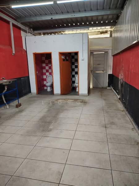 Shop for Rent in Air Hitam (Ayer Itam) - Leong . - Bathroom - PropertyGuru.com.my