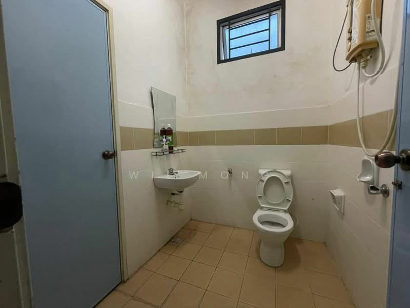 Rumah Teres 2 Tingkat untuk Dijual di Taman Ehsan Jaya (Ulu Tiram) - Wil Mong - Bathroom - PropertyGuru.com.my