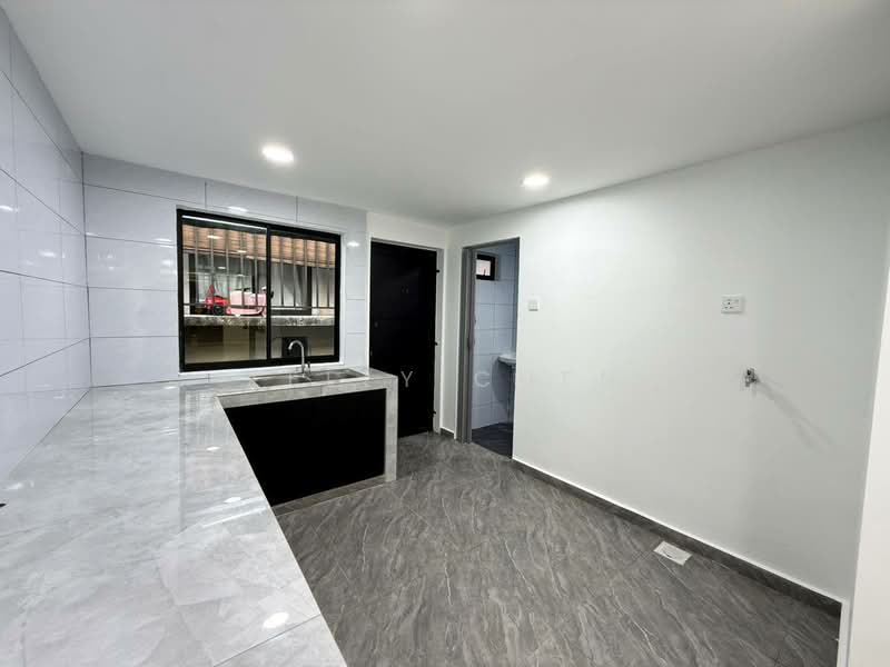 2-storey Terraced House for Sale in Taman Damai Jaya (Skudai) - Kelly Chen - Kitchen - PropertyGuru.com.my