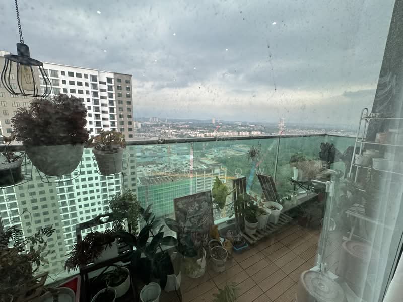 Service Residence for Sale at D'carlton (Residensi Seri Mega) - John Low - Balcony - PropertyGuru.com.my