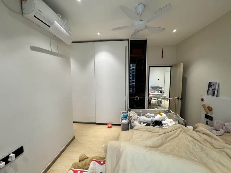 Service Residence for Sale at D'carlton (Residensi Seri Mega) - John Low - Bedroom - PropertyGuru.com.my