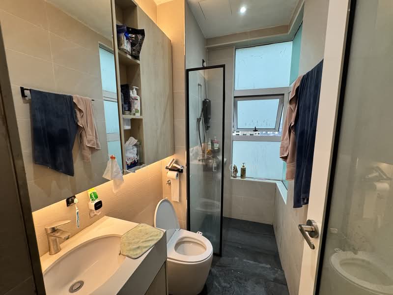 Service Residence for Sale at D'carlton (Residensi Seri Mega) - John Low - Bathroom - PropertyGuru.com.my