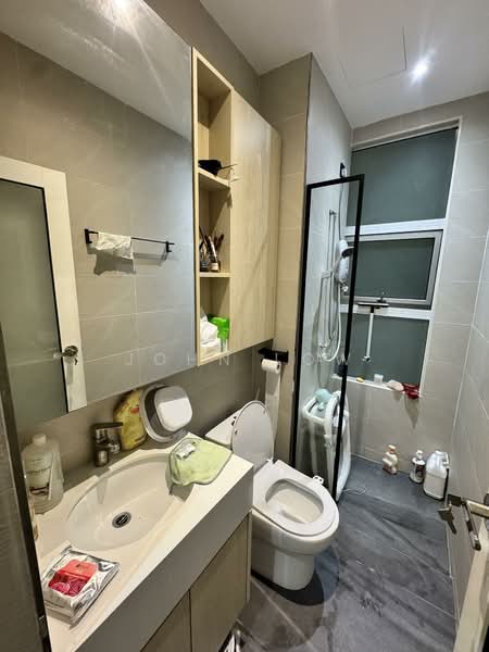 Service Residence for Sale at D'carlton (Residensi Seri Mega) - John Low - Bathroom - PropertyGuru.com.my