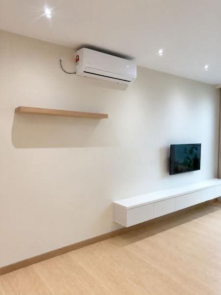 Kediaman Servis untuk Dijual di D'carlton (Residensi Seri Mega) - John Low - Living Room - PropertyGuru.com.my