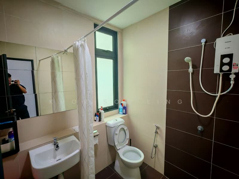 Servis Apartment untuk Dijual di 8Scape Residence @ Sutera - Khor Soo Ling - Bathroom - PropertyGuru.com.my