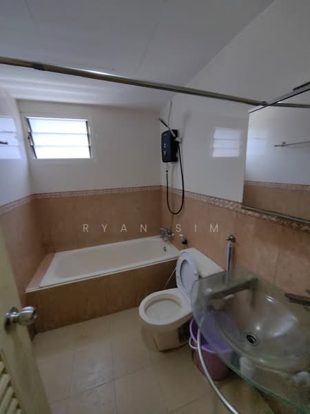 Condominium for Rent at Gurney Park Condominium - Ryan Sim - Bathroom - PropertyGuru.com.my