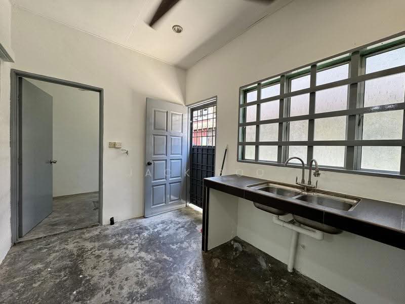 2-storey Terraced House for Sale in Bandar Bukit Tinggi 2 (Klang) - Jack Boo - Kitchen - PropertyGuru.com.my
