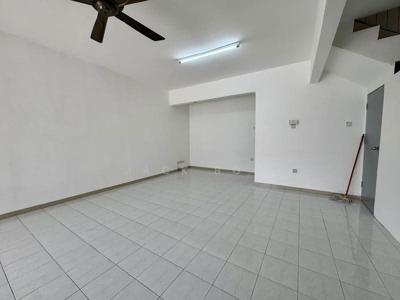 2-storey Terraced House for Sale in Bandar Bukit Tinggi 2 (Klang) - Jack Boo - Living Room - PropertyGuru.com.my