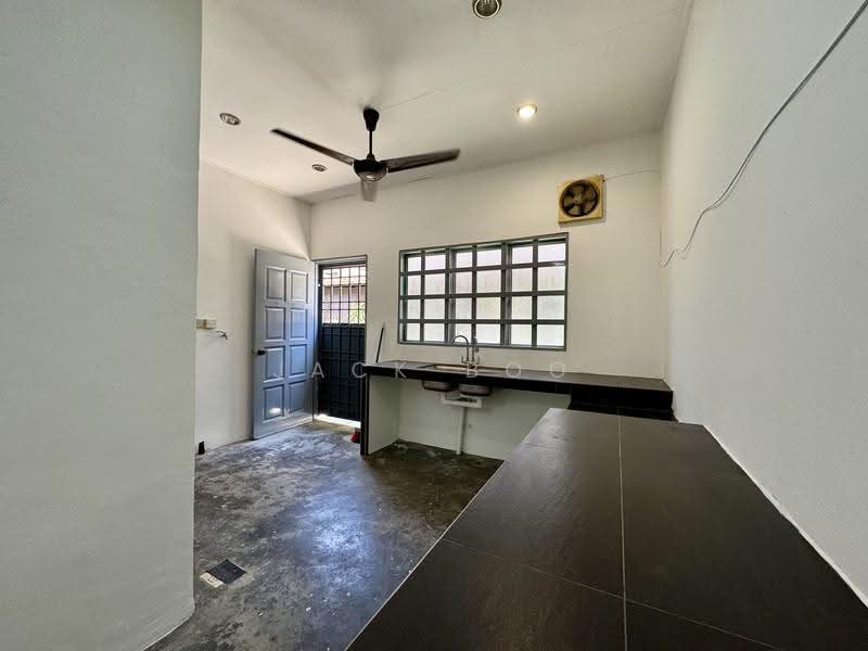 2-storey Terraced House for Sale in Bandar Bukit Tinggi 2 (Klang) - Jack Boo - Kitchen - PropertyGuru.com.my