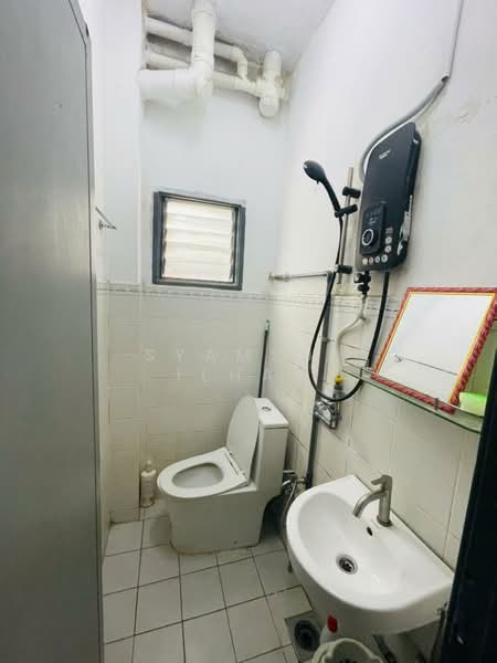 Rumah Teres 2 Tingkat untuk Dijual di Puncak Alam (Selangor) - Syamsul Ilham - Bathroom - PropertyGuru.com.my