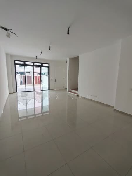 Rumah Teres 2 Tingkat untuk Dijual di Bandar Seri Alam (Masai) - Max Kan - Living Room - PropertyGuru.com.my