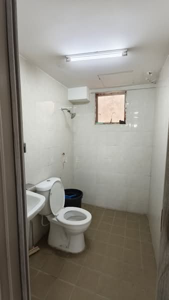 Pangsapuri untuk Dijual di Bangunan Gaya Irama - Jane Lee - Bathroom - PropertyGuru.com.my